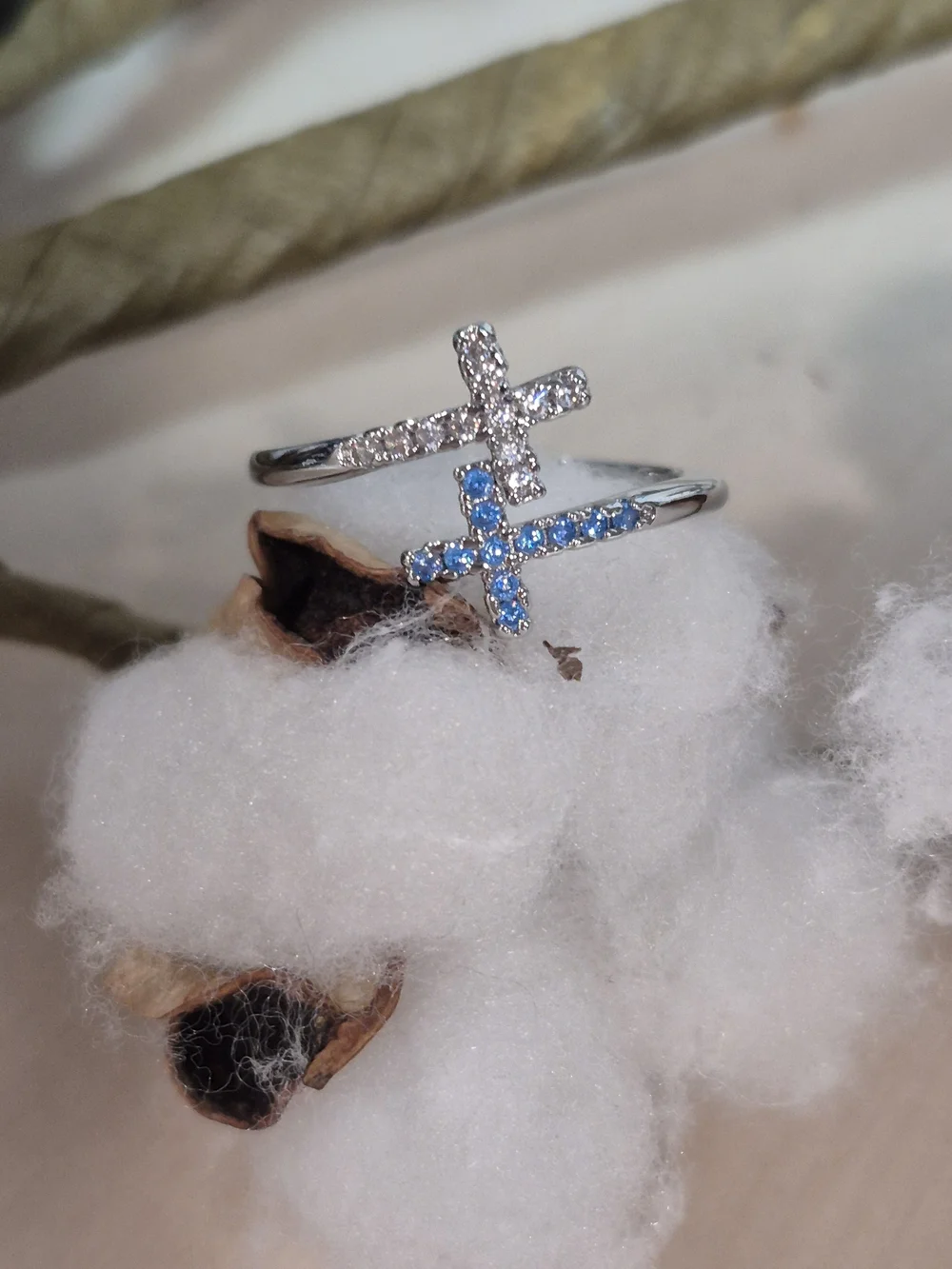 💙🩶NEW💙🩶 BEAUTIFUL!! CZ Double Cross Adjustable Ring